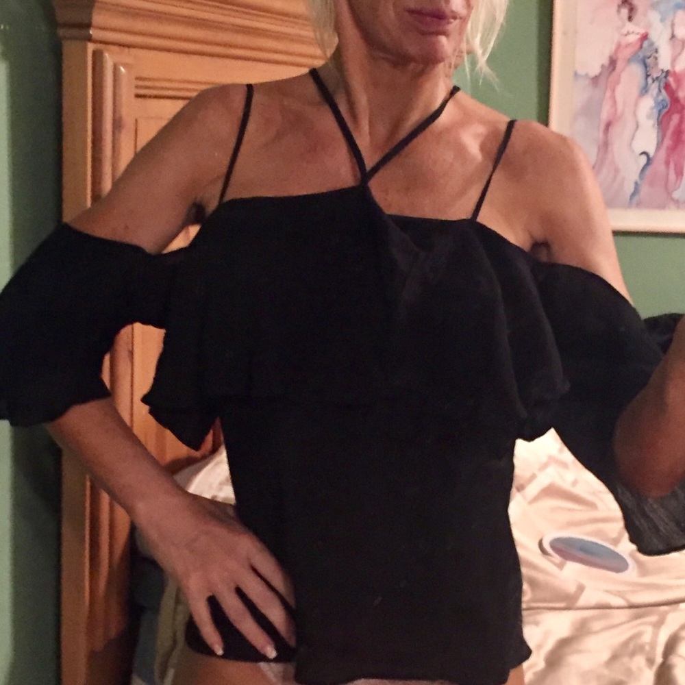 Cold shoulder top